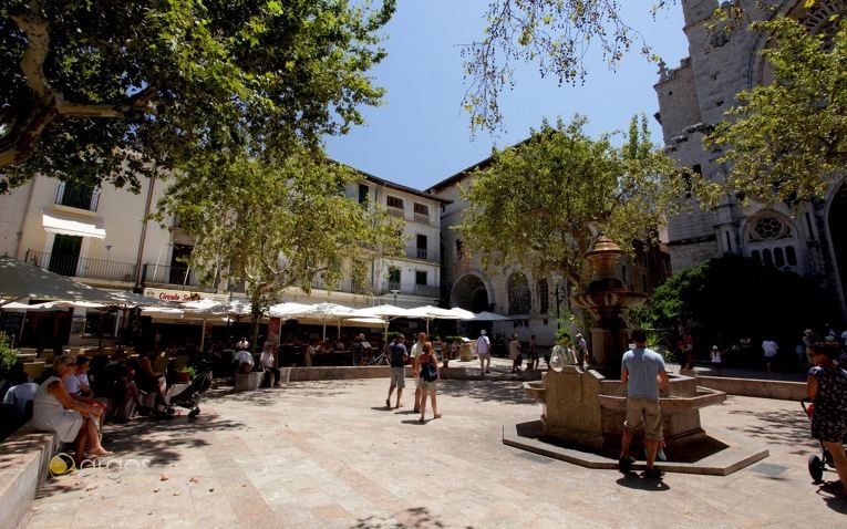 Plaza de la Constitución in Sóller