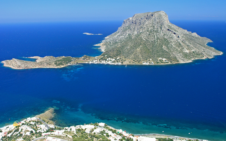 Blick auf die kleine Insel Telendos