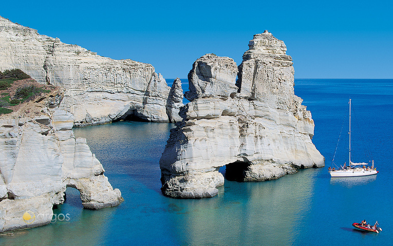 Felsige Küste der Insel Milos