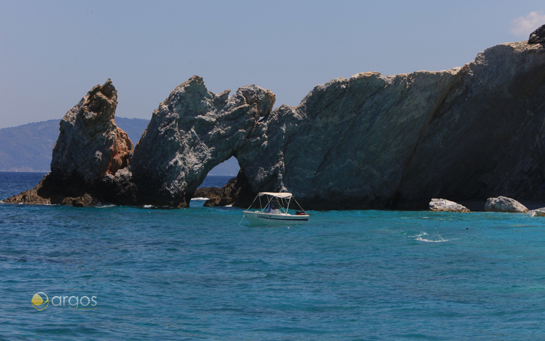 Felsige Küsten der Sporaden-Insel Skopelos