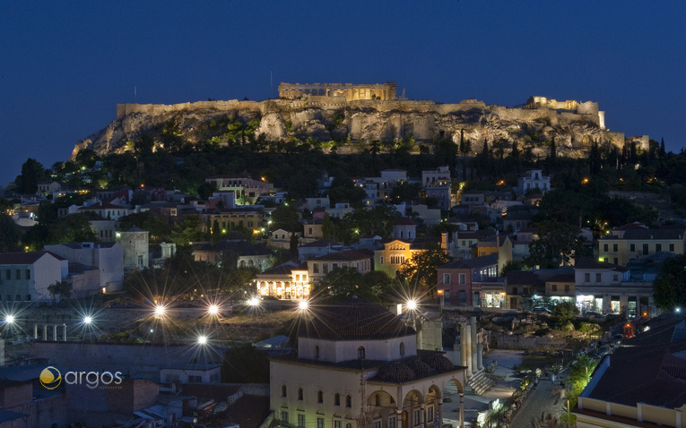 Monastiraki Square bei Nacht