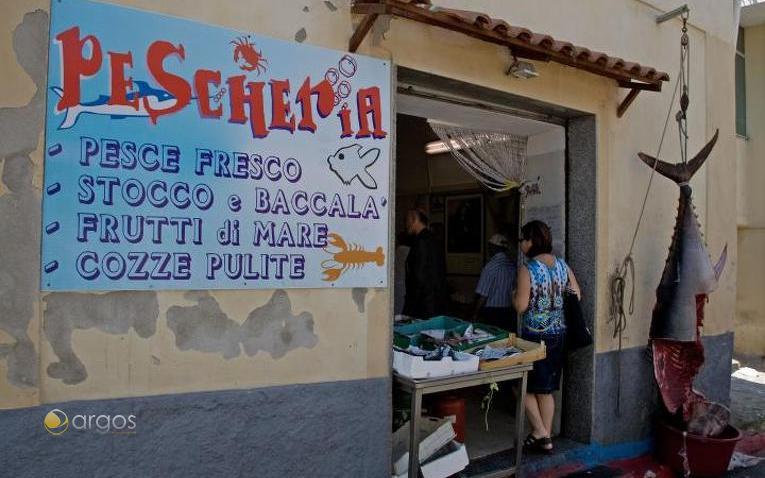 Traditionelles Fischgeschäft in Pizzo