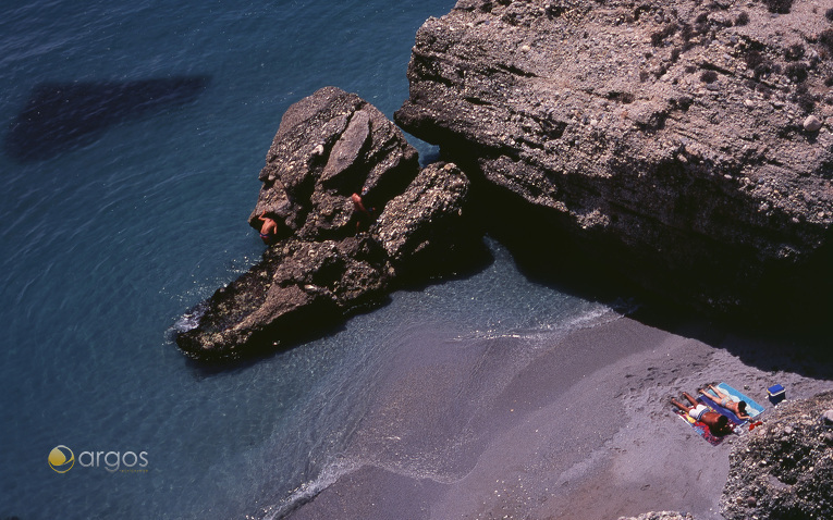 Strand La Caletilla in Nerja