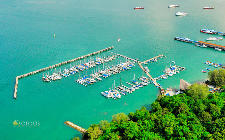 Yachten an den Liegeplätzen des Langkawi Yacht Club