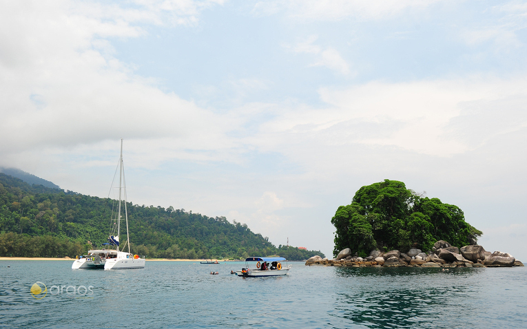 Katamaran vor der Küste der Tioman Island