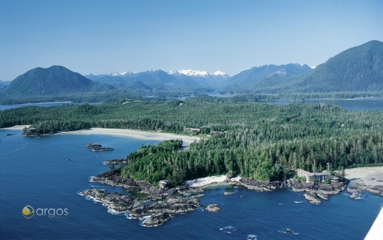 Panoramablick auf MacKenzie Beach und Wickaninnish Inn bei Tofino