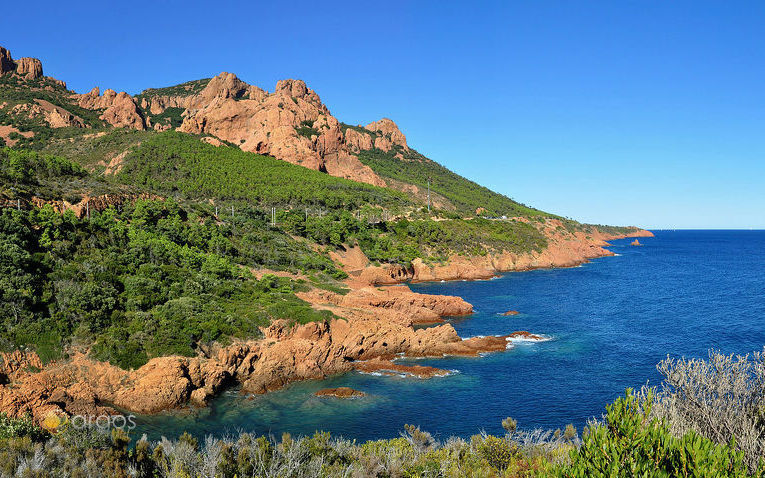 Blick auf das Mittelgebirge Massif de l’Esterel zwischen Cannes und Saint-Raphaël