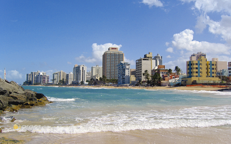 Blick auf San Juan von Condado Beach