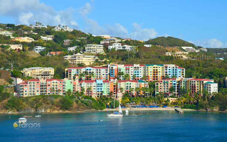 Blick auf die Küste von St. Thomas auf den US Virgin Islands