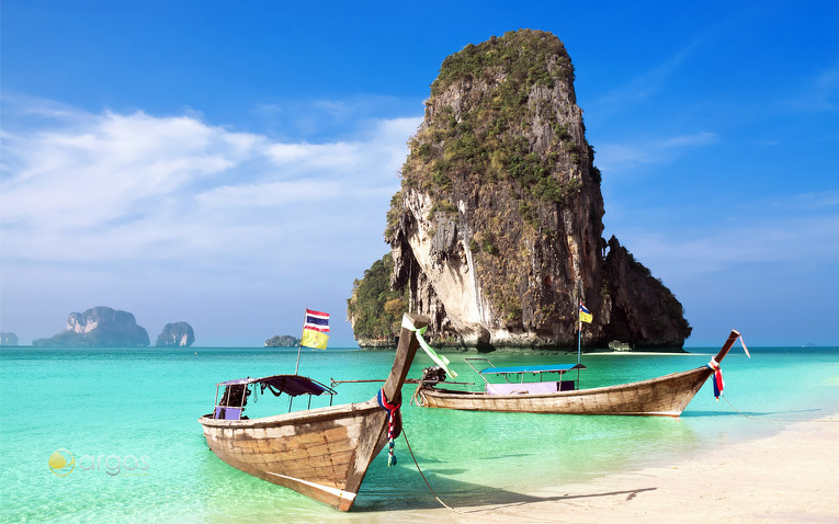 Fischerboote am Stranf von Rai Lei Beach - Krabi