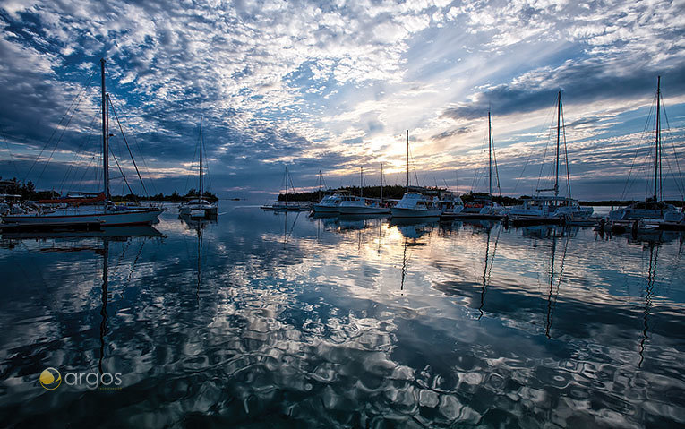 Kubanische Marina bei Nacht / www.mikekreiten.de