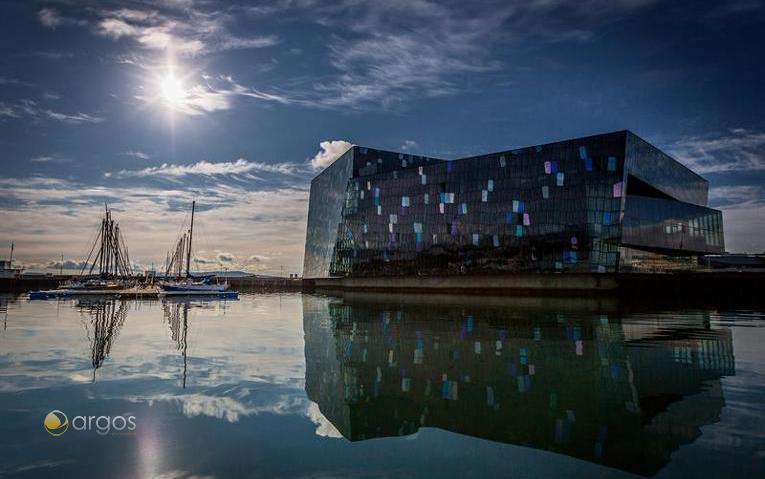 Harpa bei Sommernacht - Reykjavik