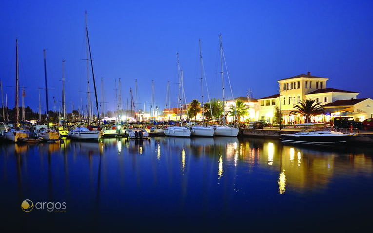 Korfu Gouvia Marina bei Nacht