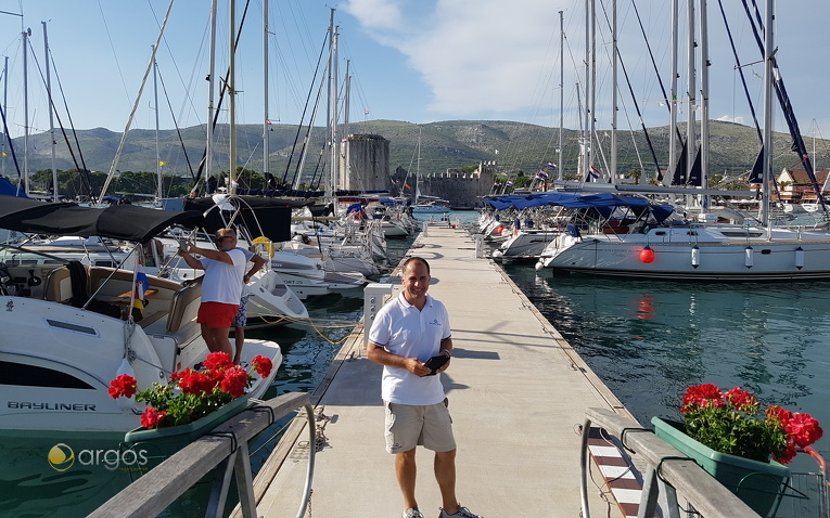 Chef Ivica, stolz auf seine Flotte